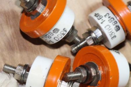 真空開關管的氣密絕緣系統、屏蔽系統以及導電系統